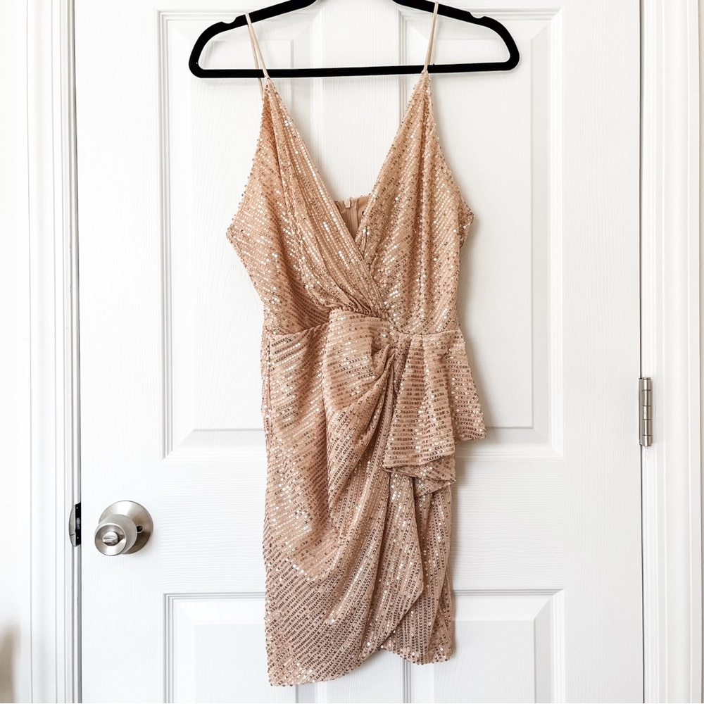 Elegant Sequin Dress in Gold